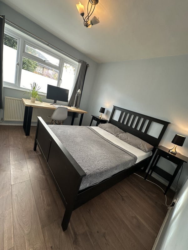 Room Cranleigh Close in Greater London