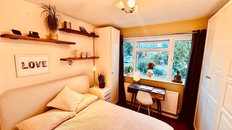 Room Cranleigh Close in Greater London