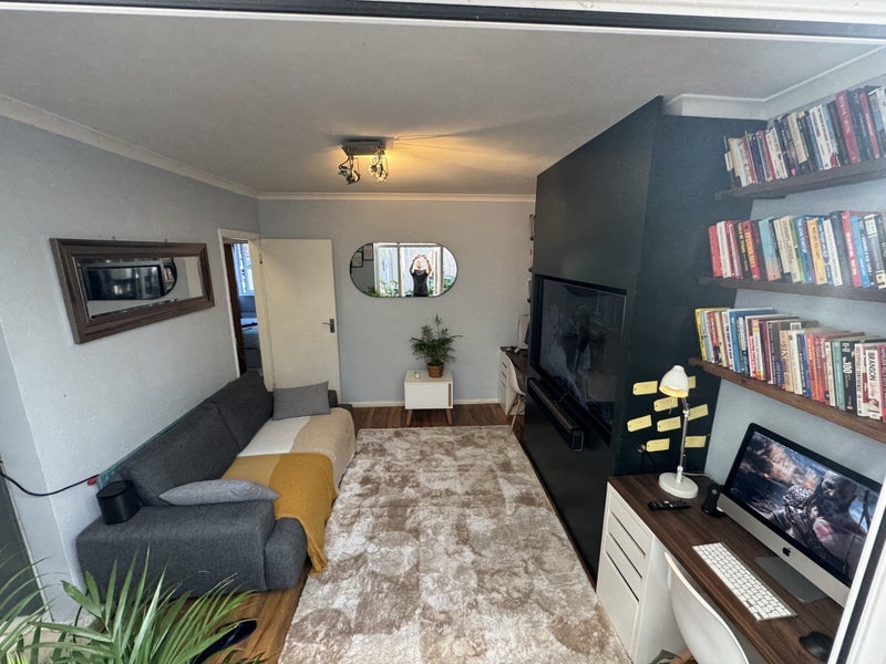 Room Cranleigh Close in Greater London