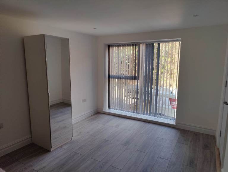 Flat High Street in Greater London