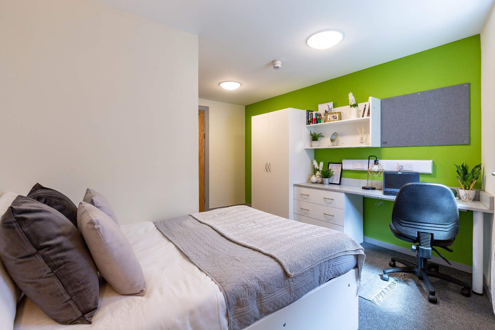 Room Portland Road in Newcastle upon Tyne