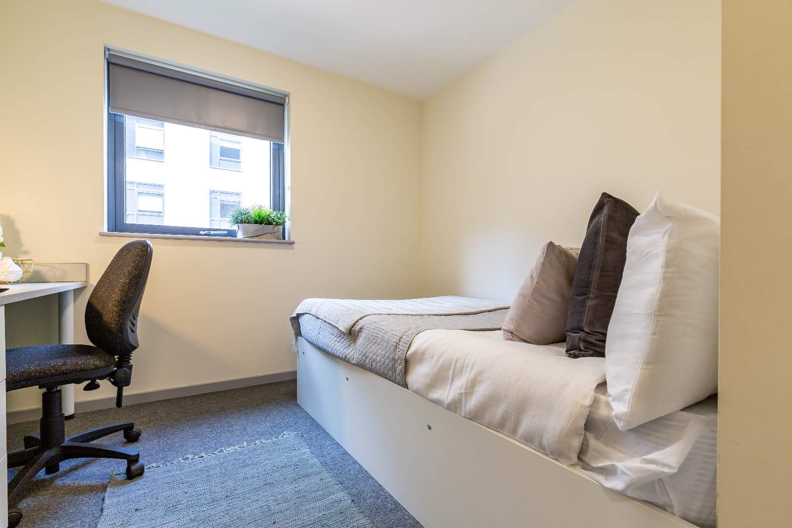 Room Portland Road in Newcastle upon Tyne
