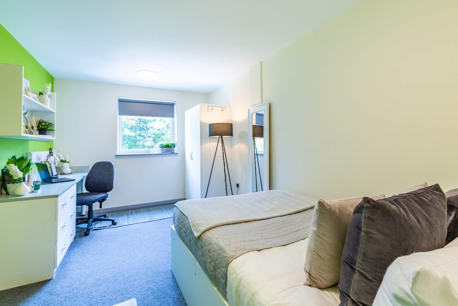 Room Portland Road in Newcastle upon Tyne