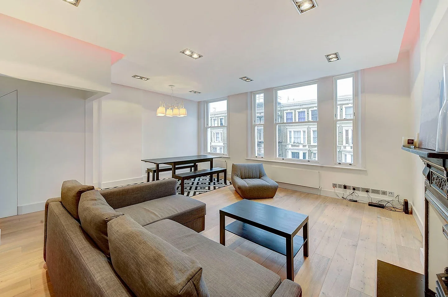 Flat Longridge Road in Greater London