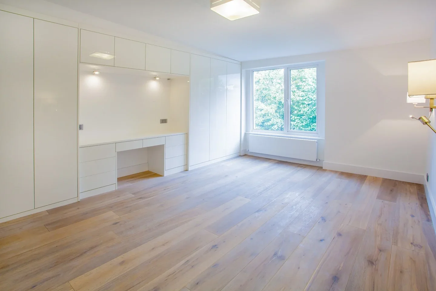 Flat Longridge Road in Greater London
