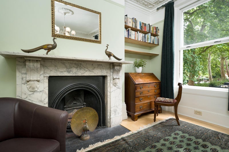 Room Victoria Park Square in Greater London