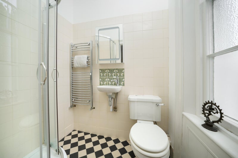 Room Victoria Park Square in Greater London