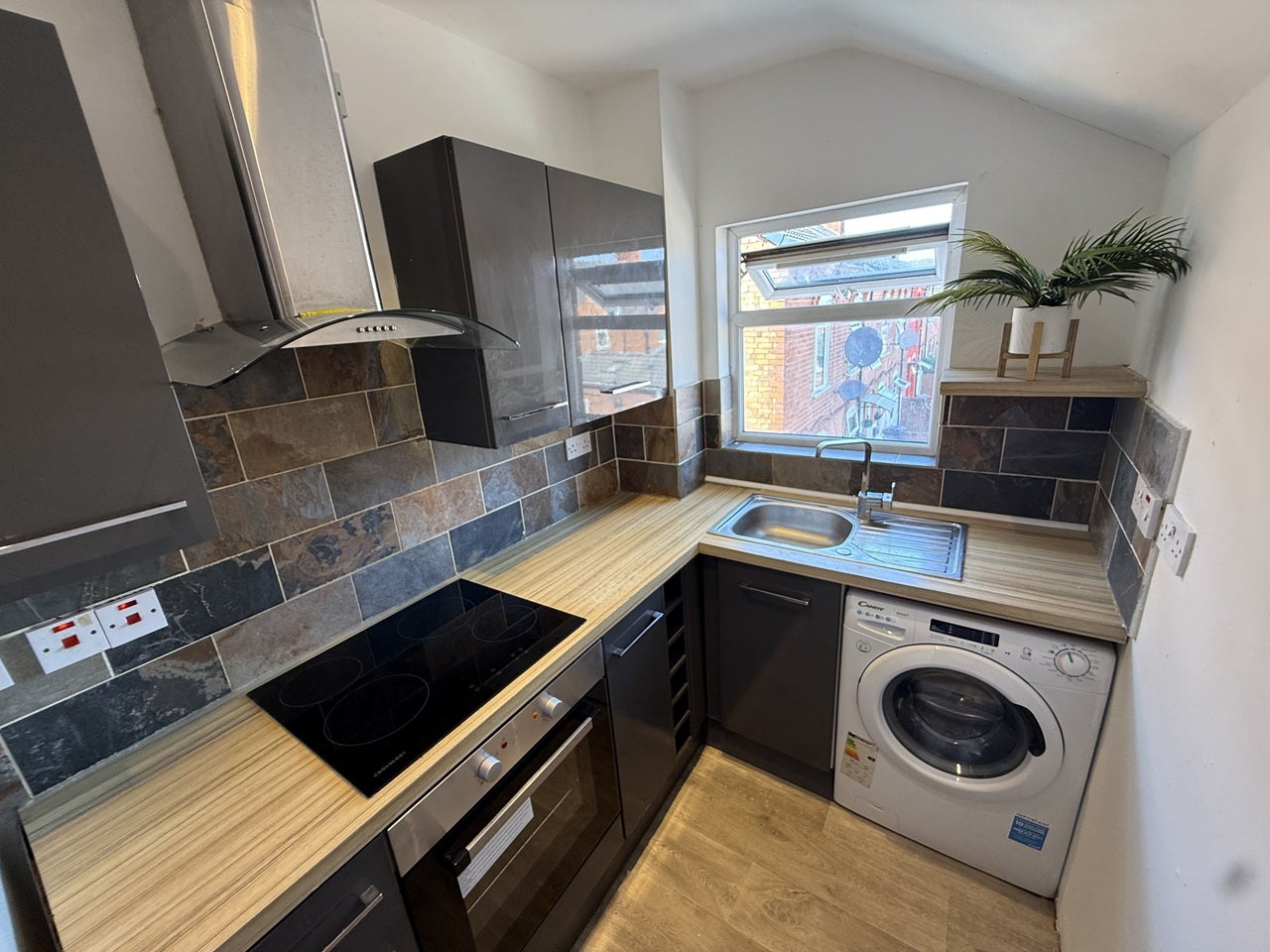 Flat Biddulph Avenue in Leicester