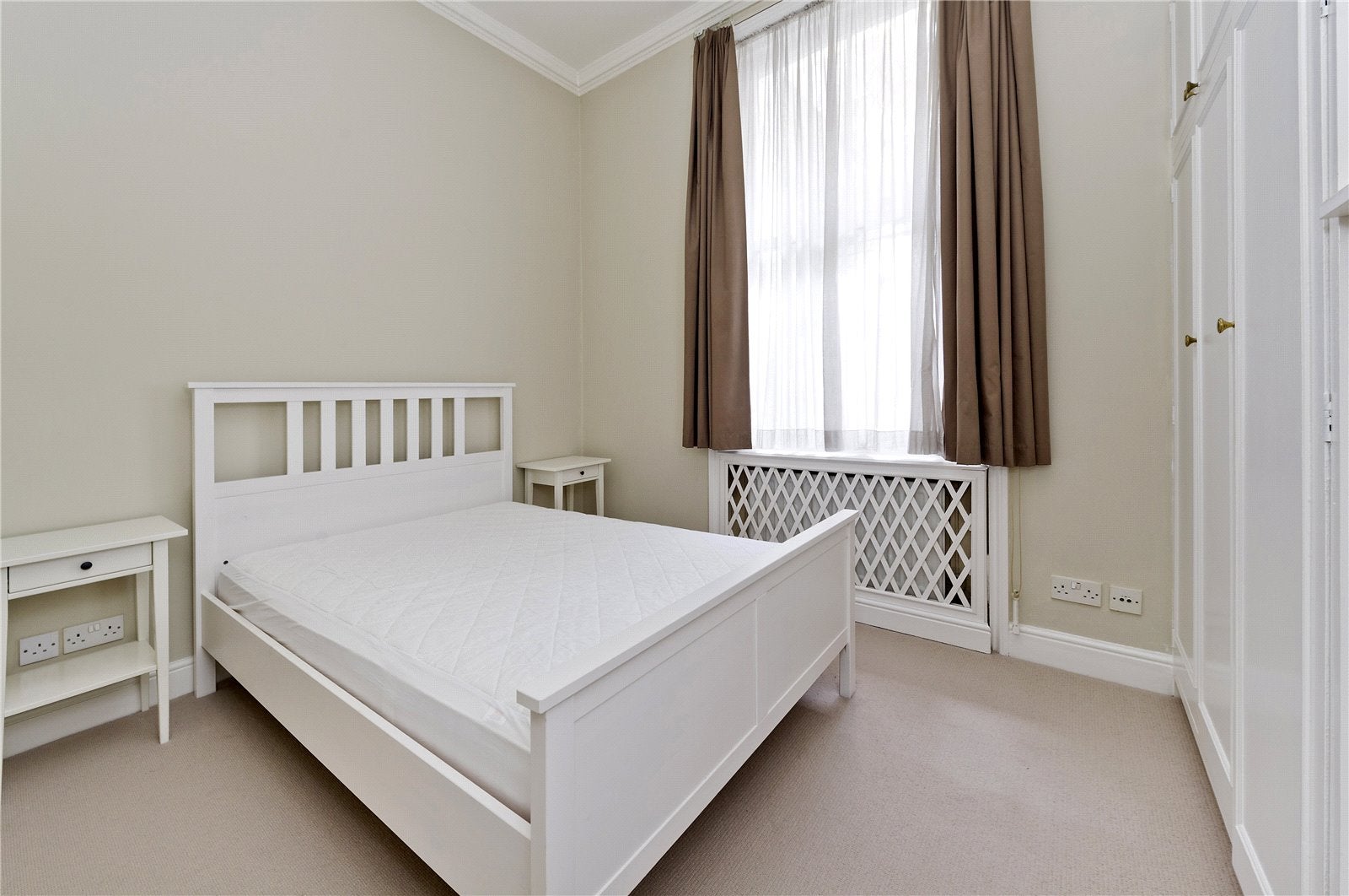 Flat Hornton Street in Greater London