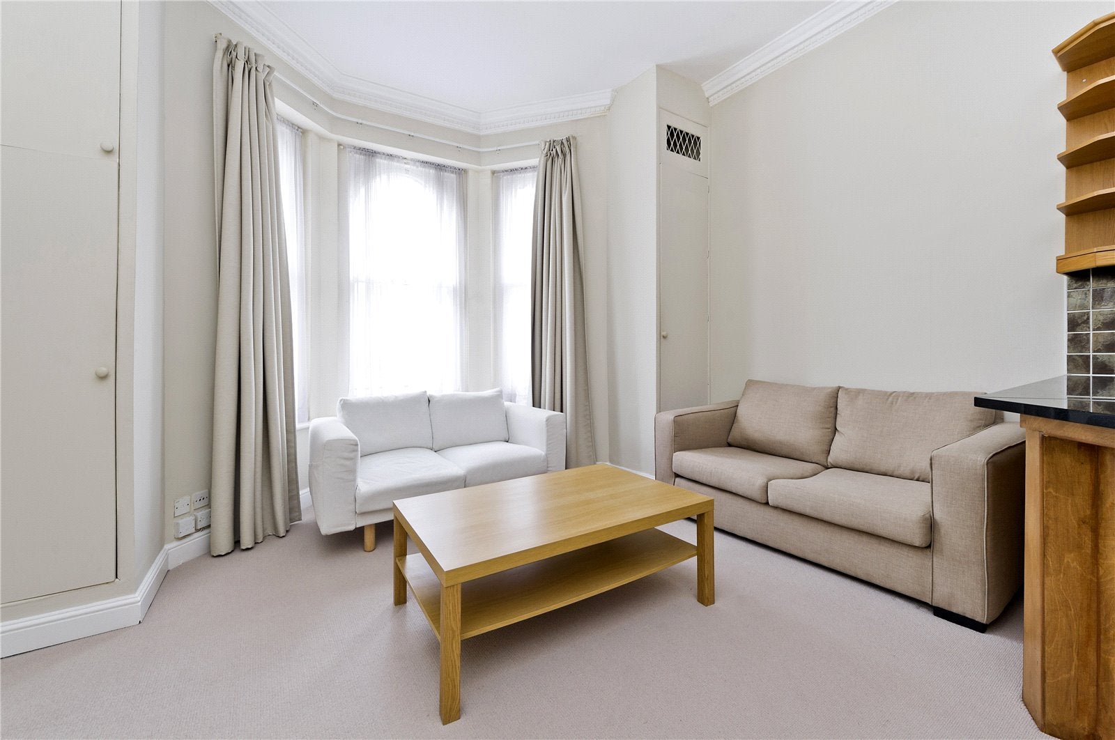 Flat Hornton Street in Greater London