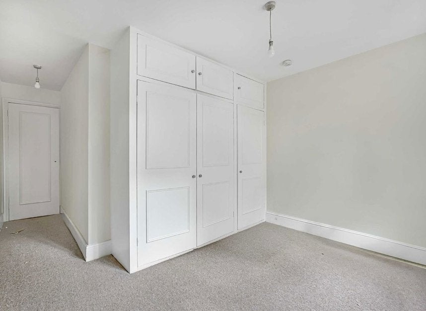 Flat Tremadoc Road in Greater London