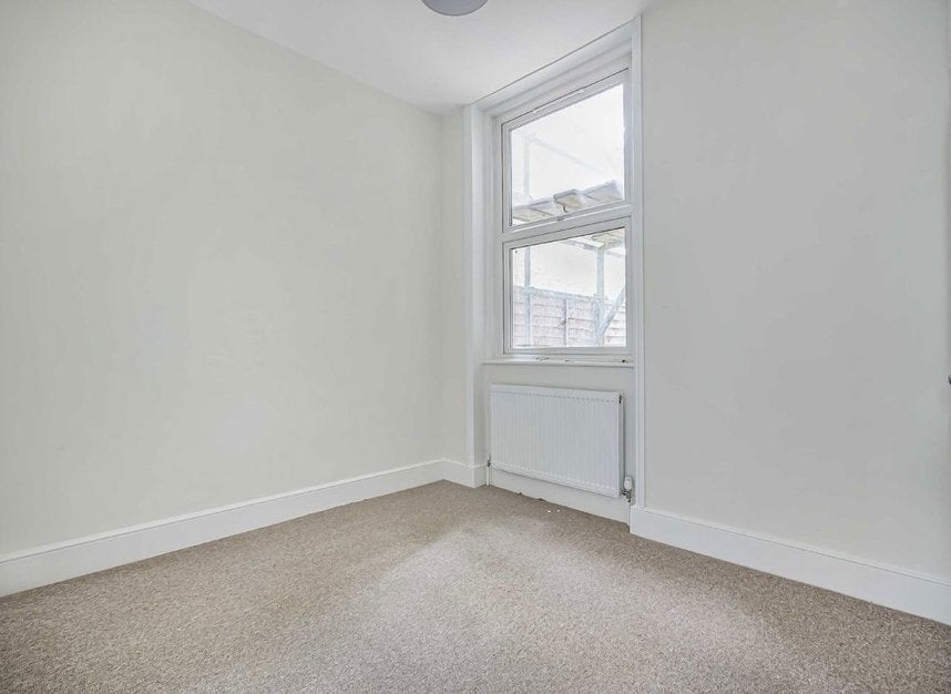 Flat Tremadoc Road in Greater London