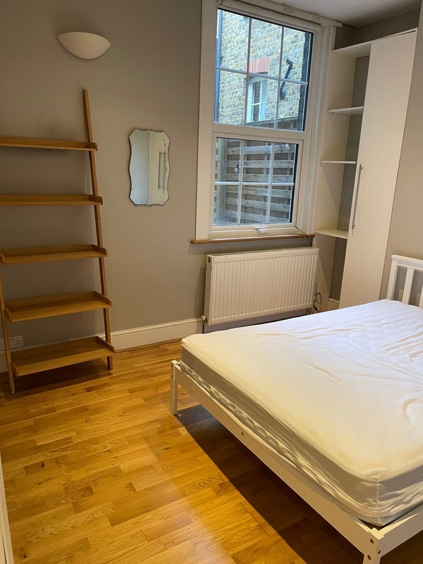 Flat Lyham Road in Greater London