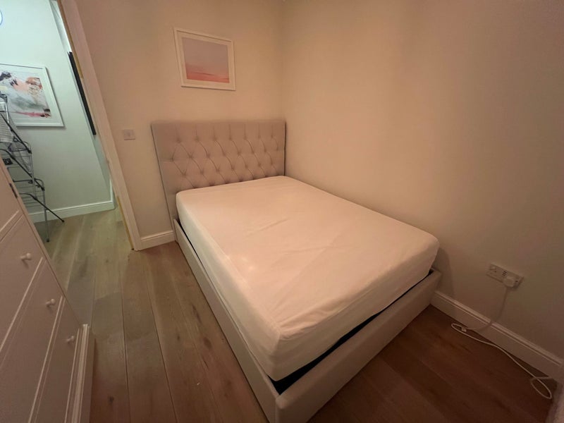 Room Aubyn Square in Greater London