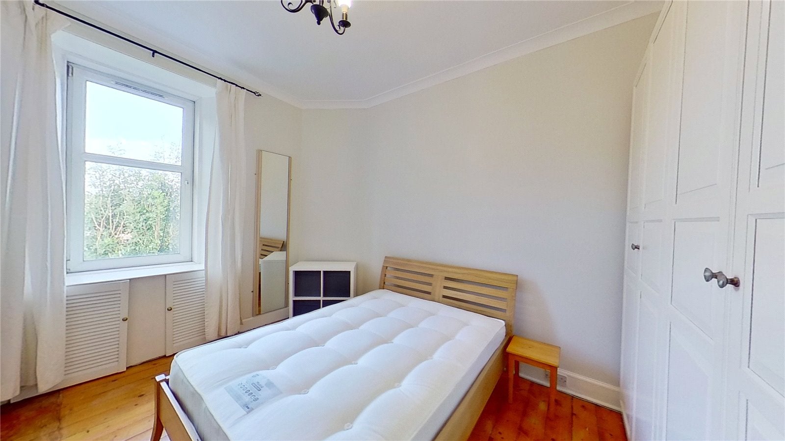 Flat Broughton Road in City of Edinburgh