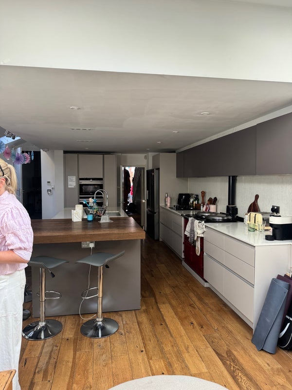 Room Kelmscott Road in Greater London