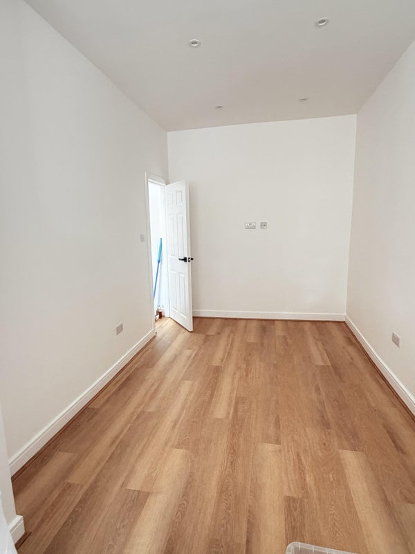 Room Totton Road in Greater London