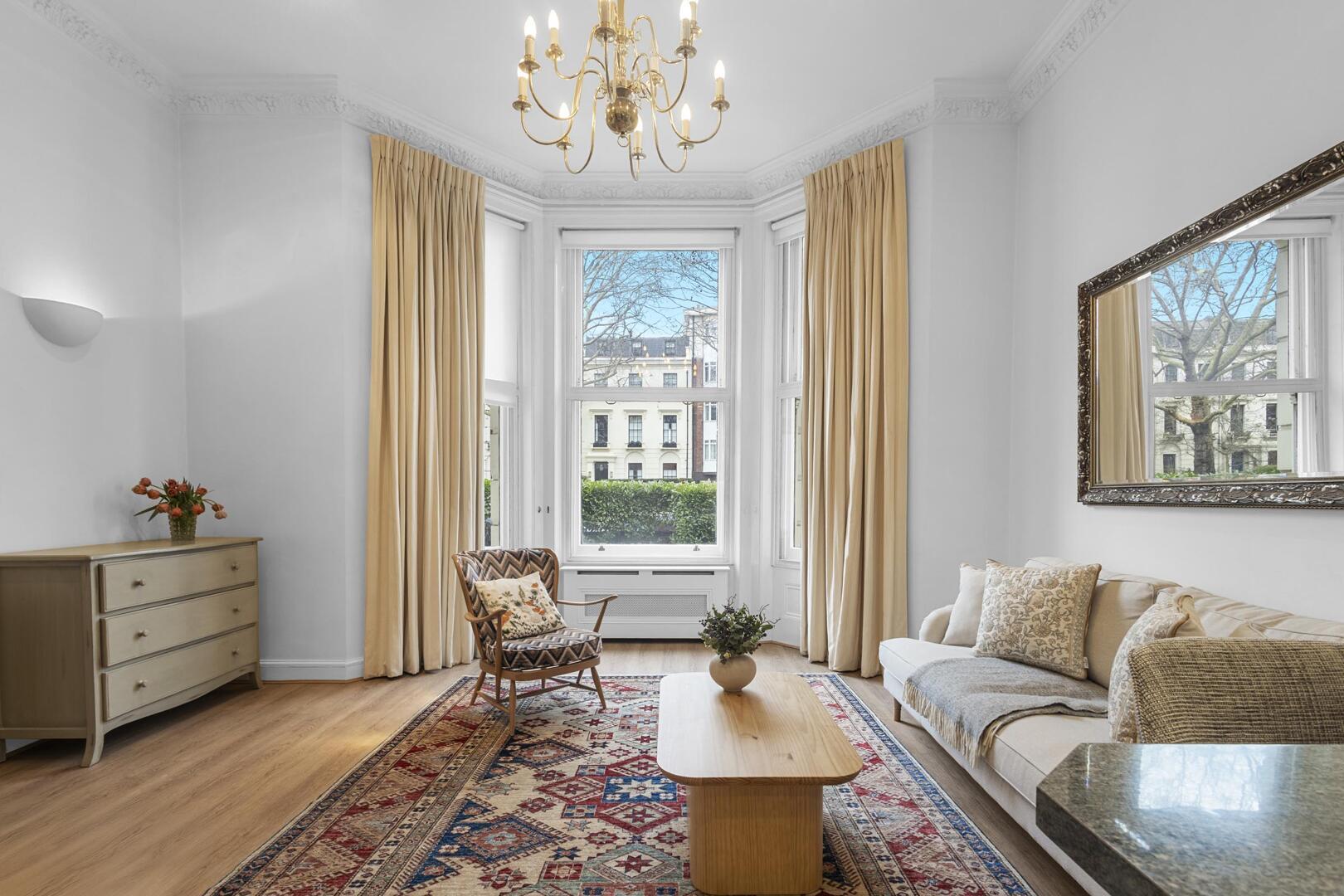 Flat Holland Park Avenue in Greater London