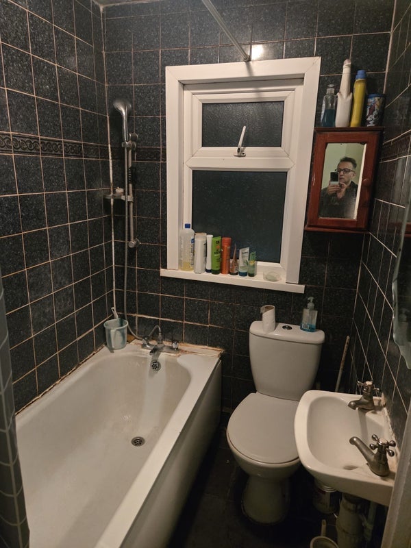 Room Aintree Avenue in Greater London