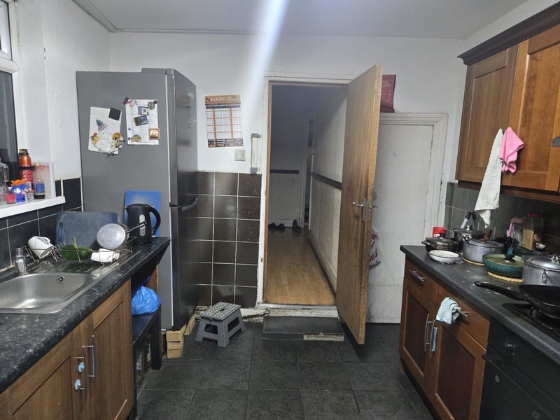 Room Aintree Avenue in Greater London