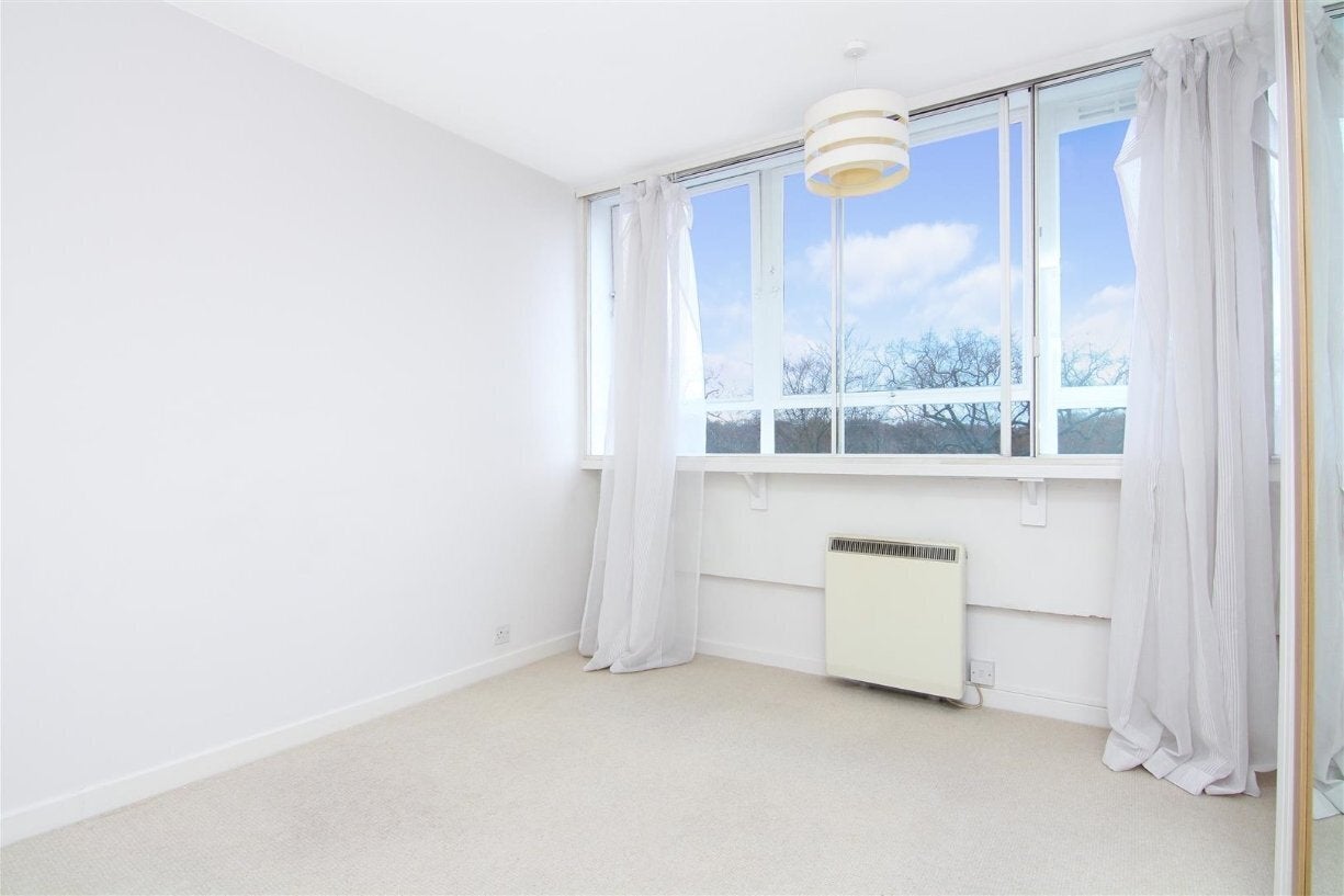 Flat Putney Hill in Greater London