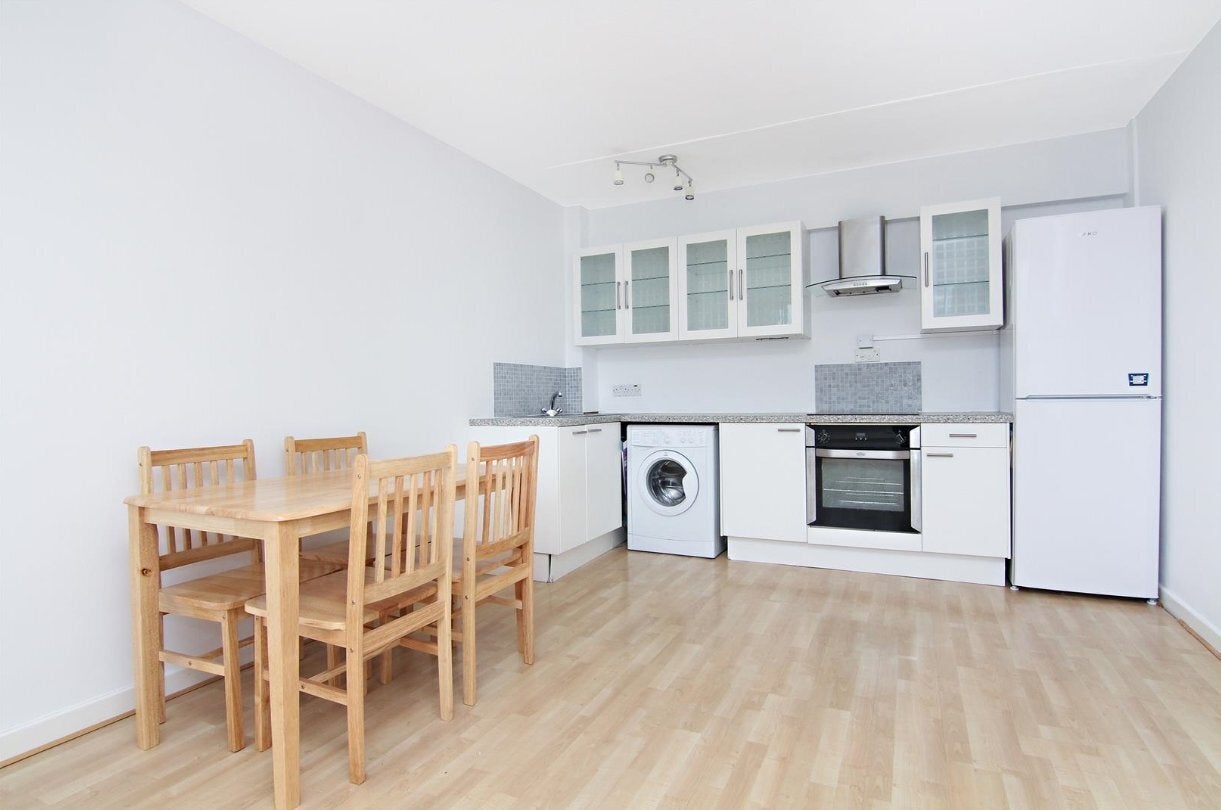Flat Putney Hill in Greater London