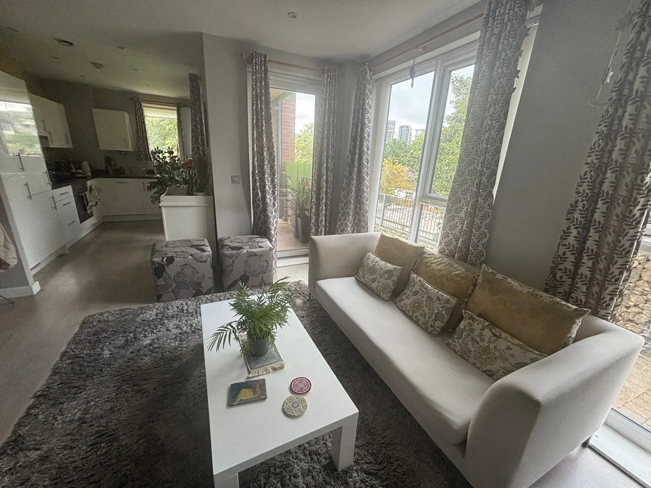 Flat Brook Avenue in Greater London
