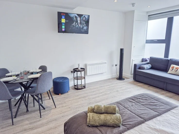 Flat Liverpool Road in Greater London