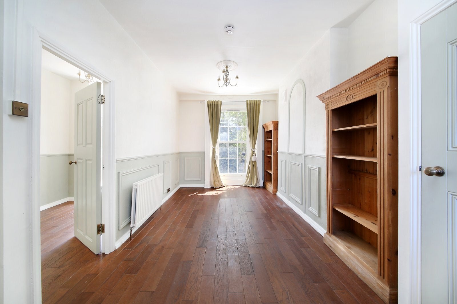 Flat Clapham Road in Greater London