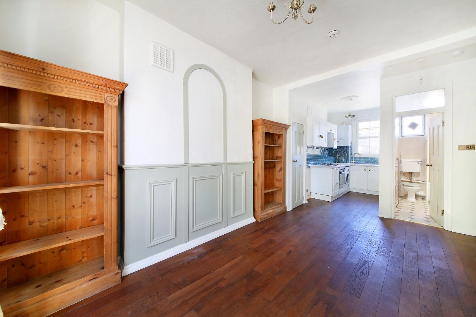 Flat Clapham Road in Greater London