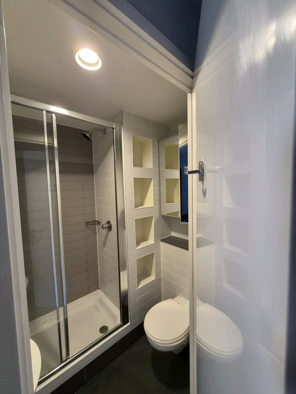 Room Isledon Road in Greater London