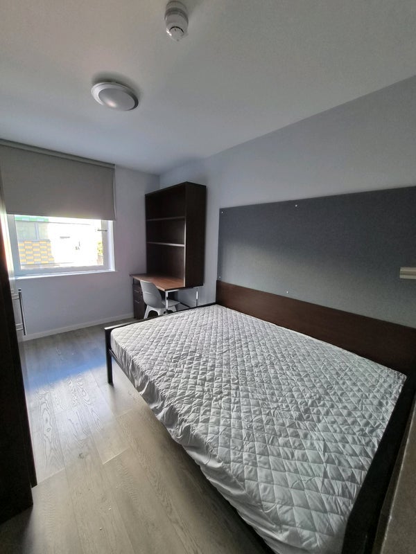 Room Isledon Road in Greater London