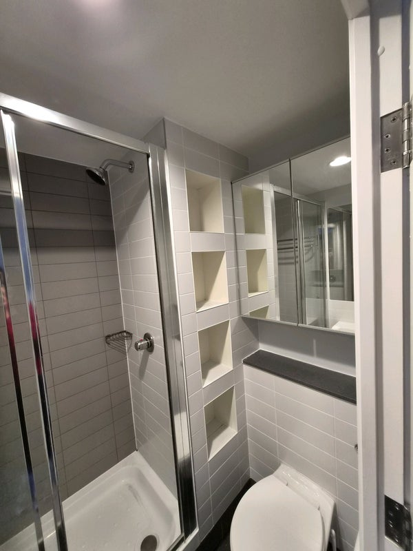 Room Isledon Road in Greater London