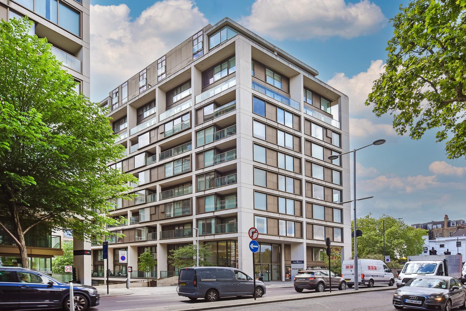 Flat Kensington High Street in Greater London