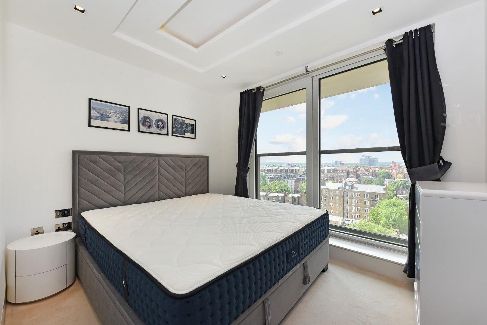 Flat Kensington High Street in Greater London