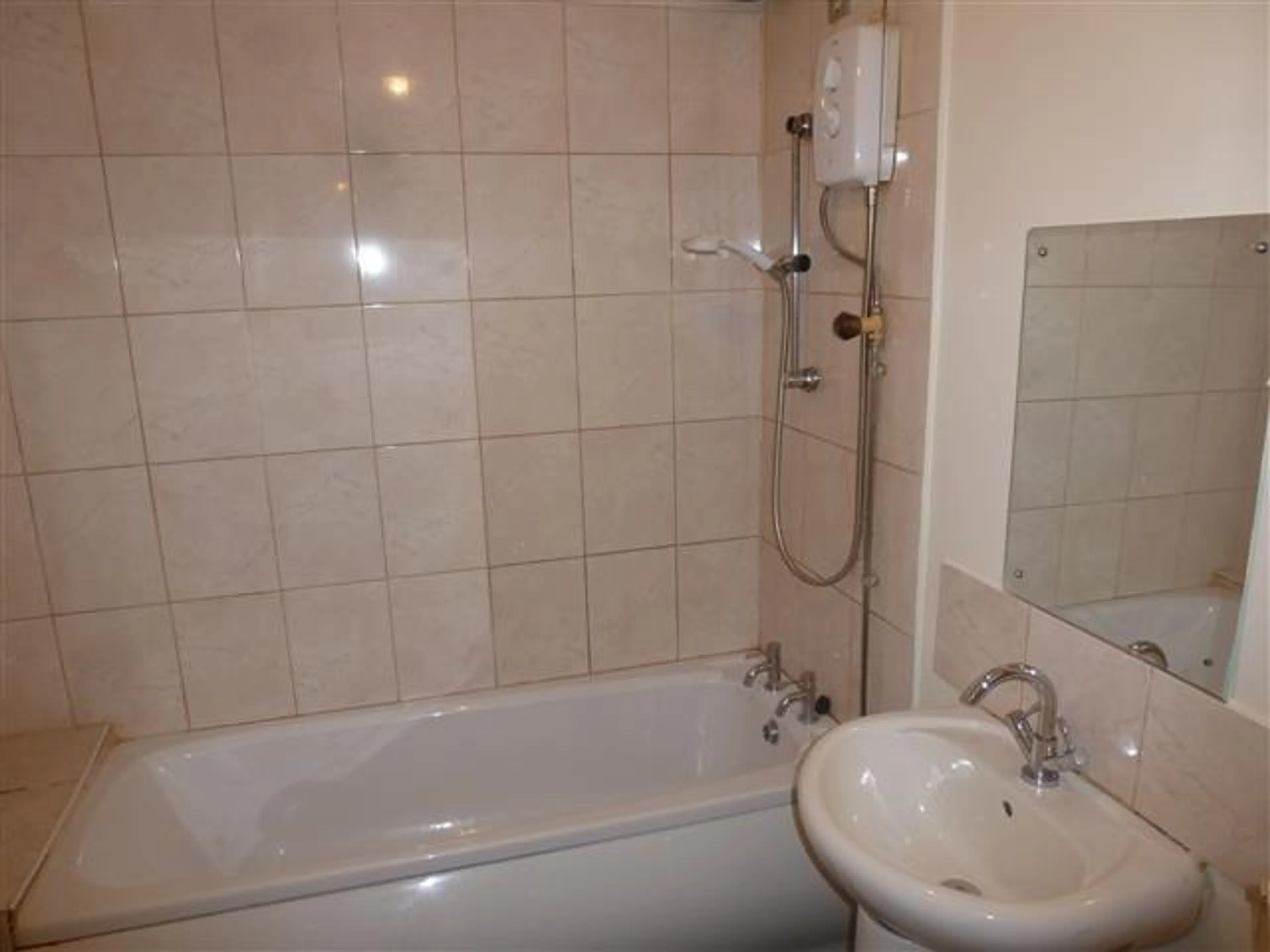 Flat Canterbury Close in Sandwell
