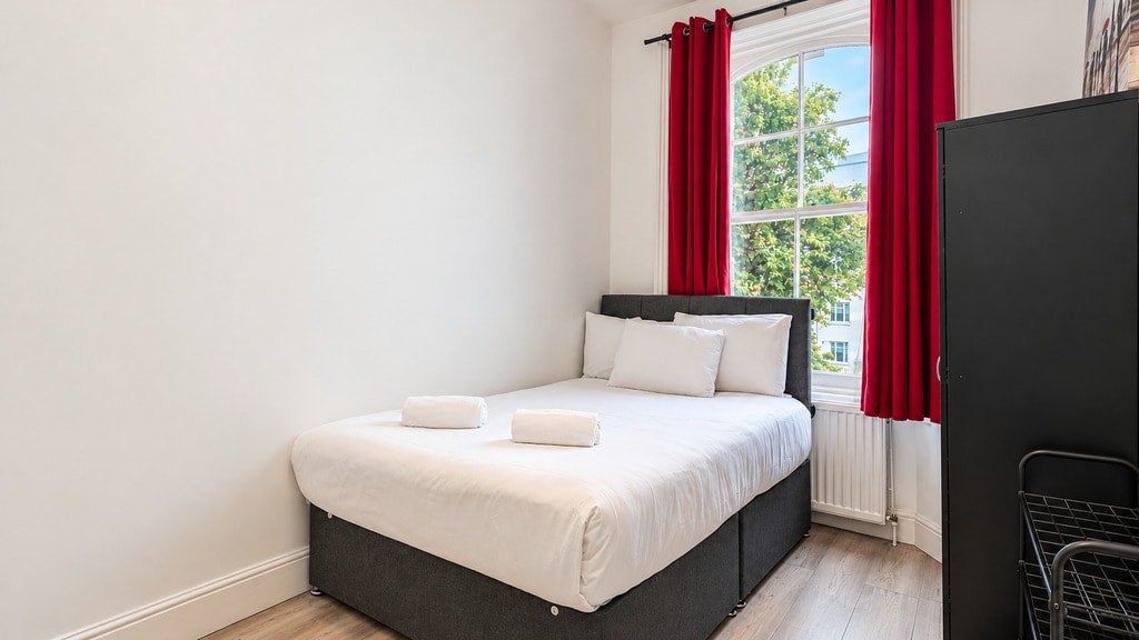 Flat Talbot Square in City of Westminster