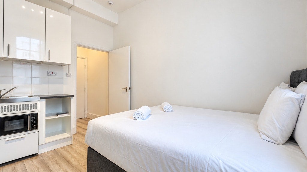 Flat Talbot Square in City of Westminster