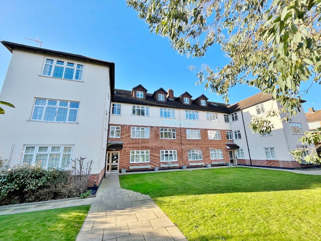 Flat Cornwall Road in Greater London