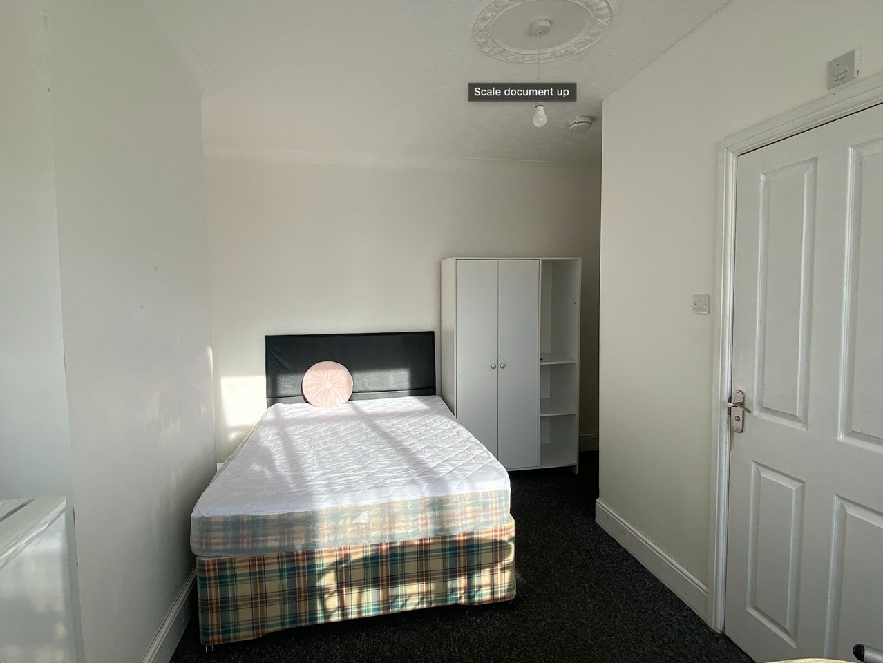 Room Oakley Gardens in Luton