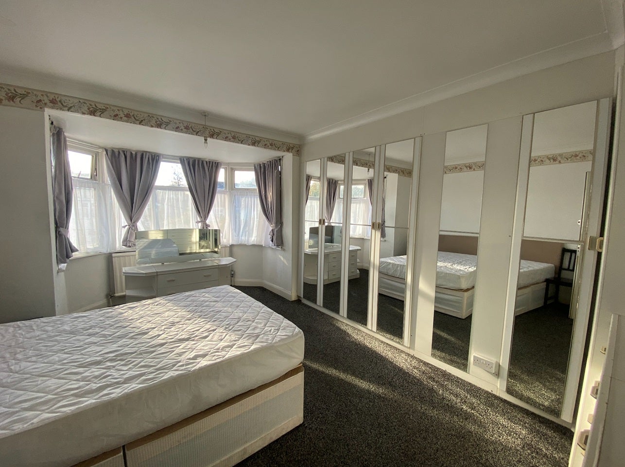 Room Oakley Gardens in Luton