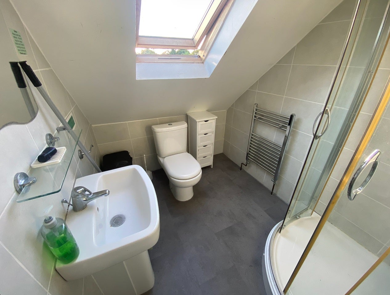 Room Oakley Gardens in Luton