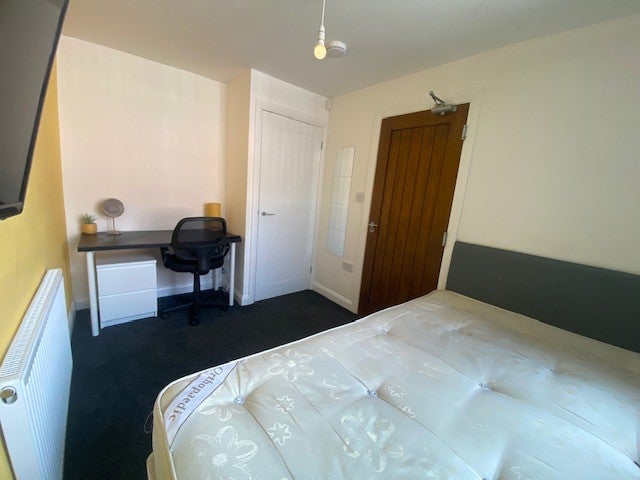 Room Latham Road in Coventry