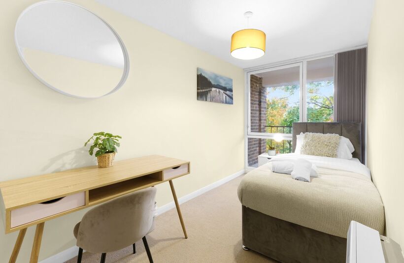 Flat Broadlands Court in Bracknell