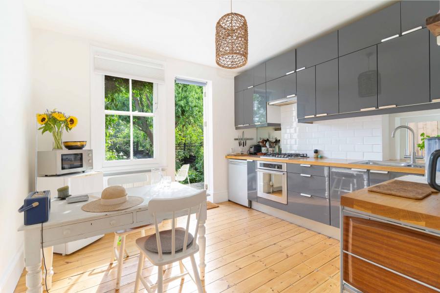 Flat Kinsale Road in Greater London