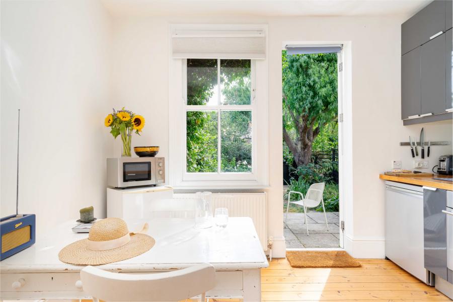 Flat Kinsale Road in Greater London