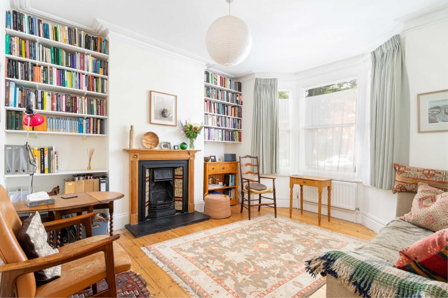 Flat Kinsale Road in Greater London