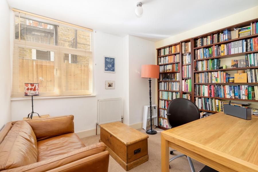 Flat Kinsale Road in Greater London