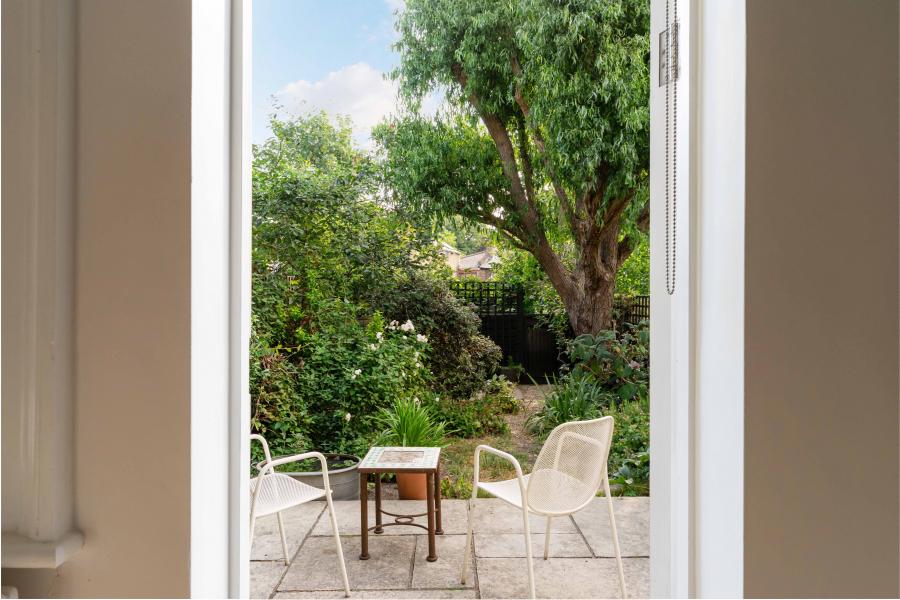 Flat Kinsale Road in Greater London