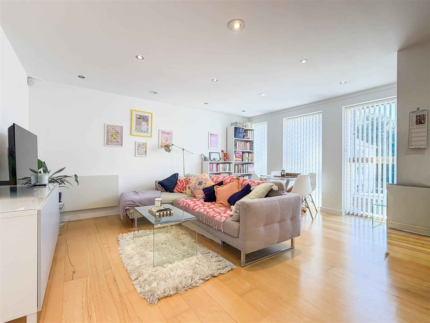 Flat Hardwick Road in Eastbourne